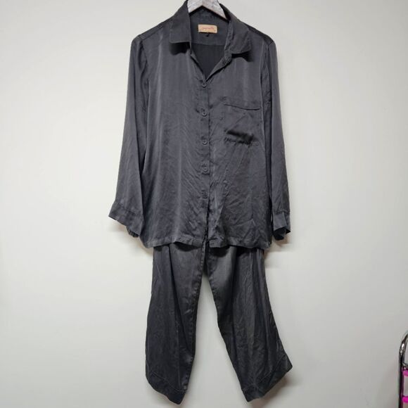 Papinelle Other - Papinelle 100% Silk Pajamas Size Med